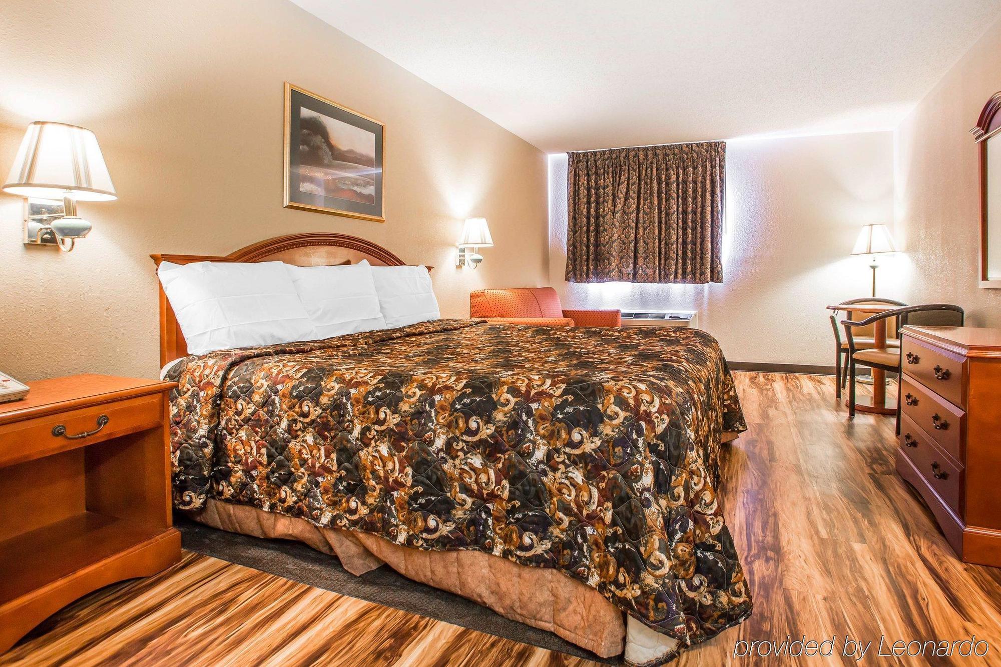 Red Lion Inn & Suites Caseyville Екстер'єр фото