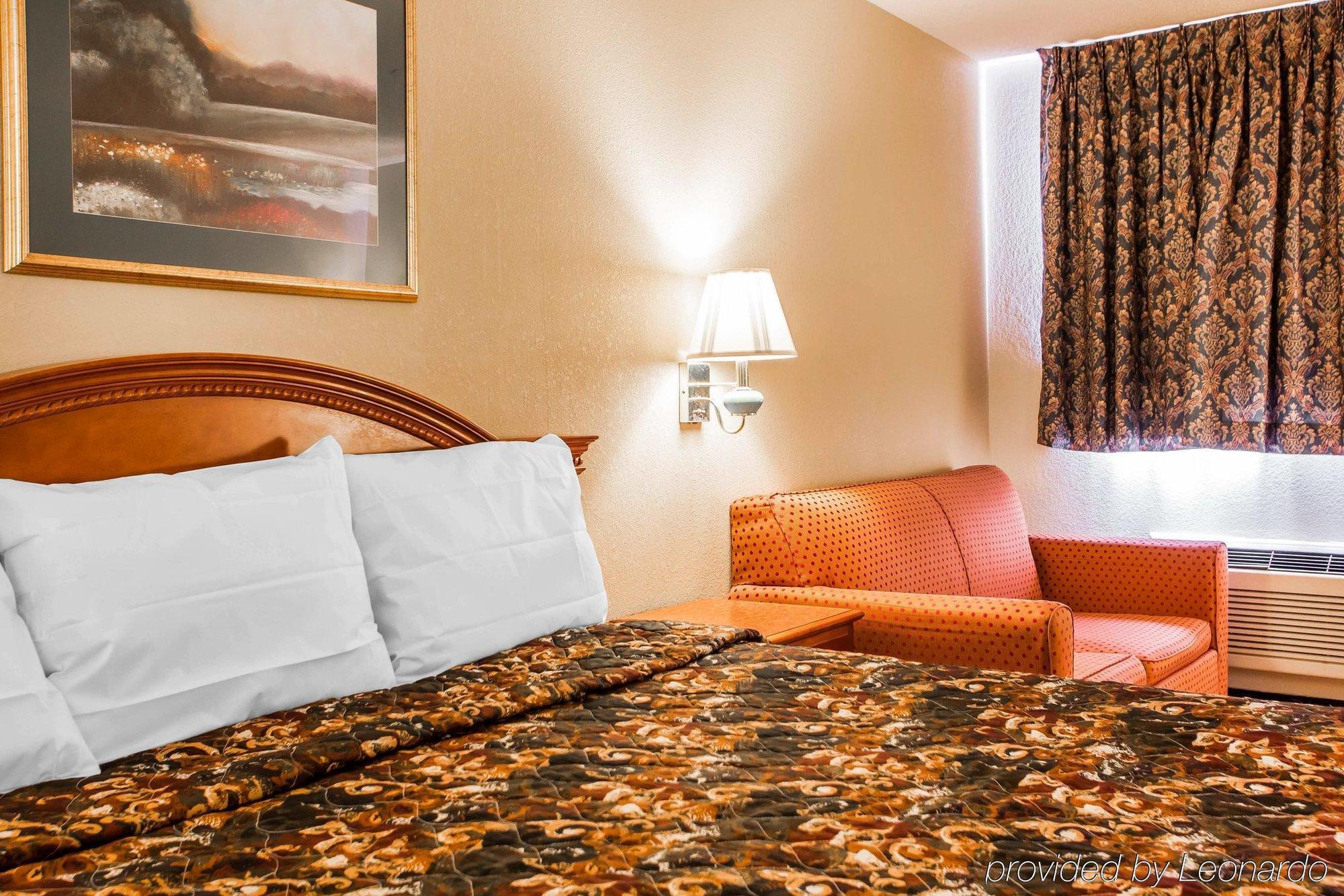 Red Lion Inn & Suites Caseyville Екстер'єр фото