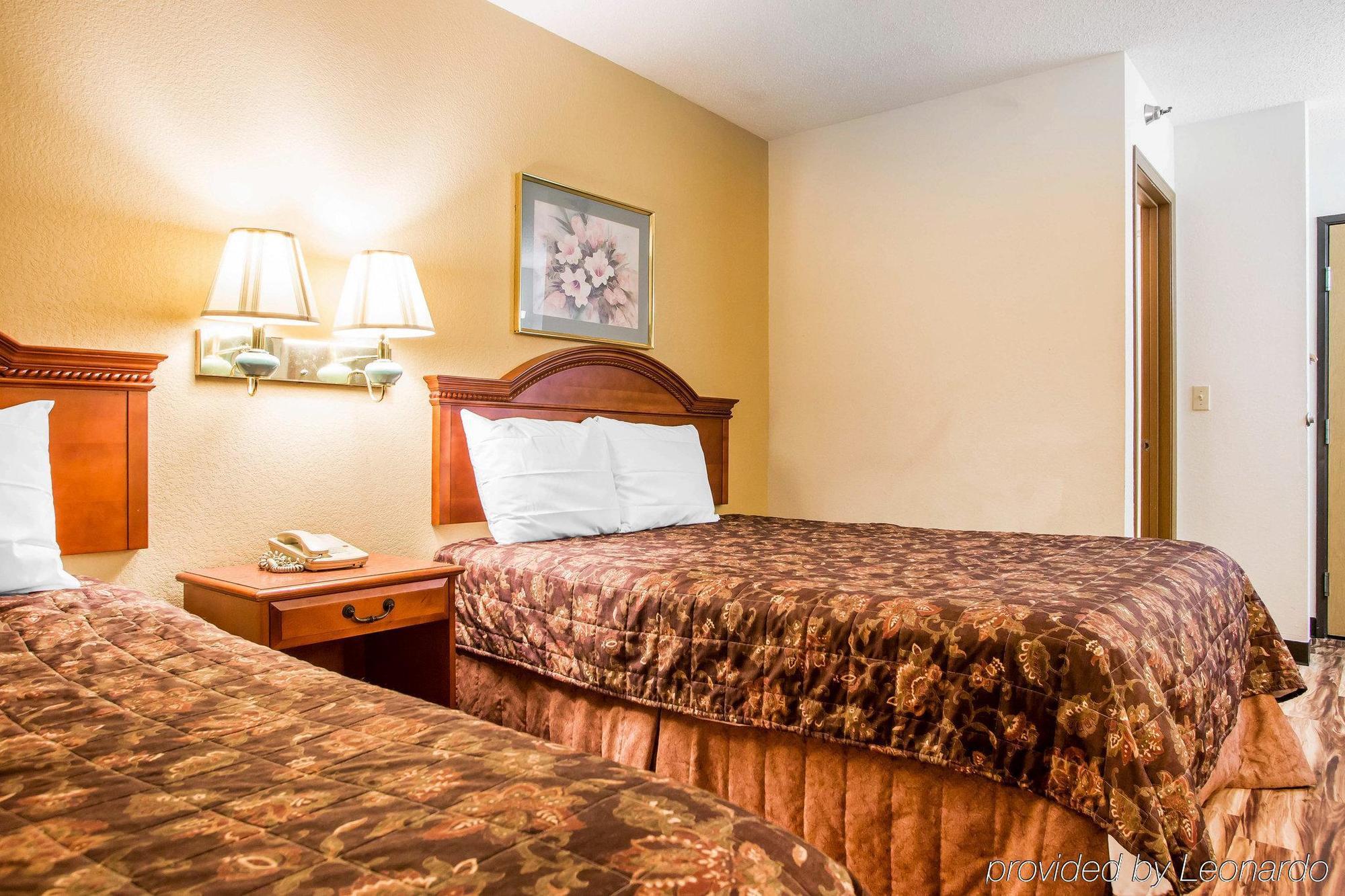 Red Lion Inn & Suites Caseyville Екстер'єр фото