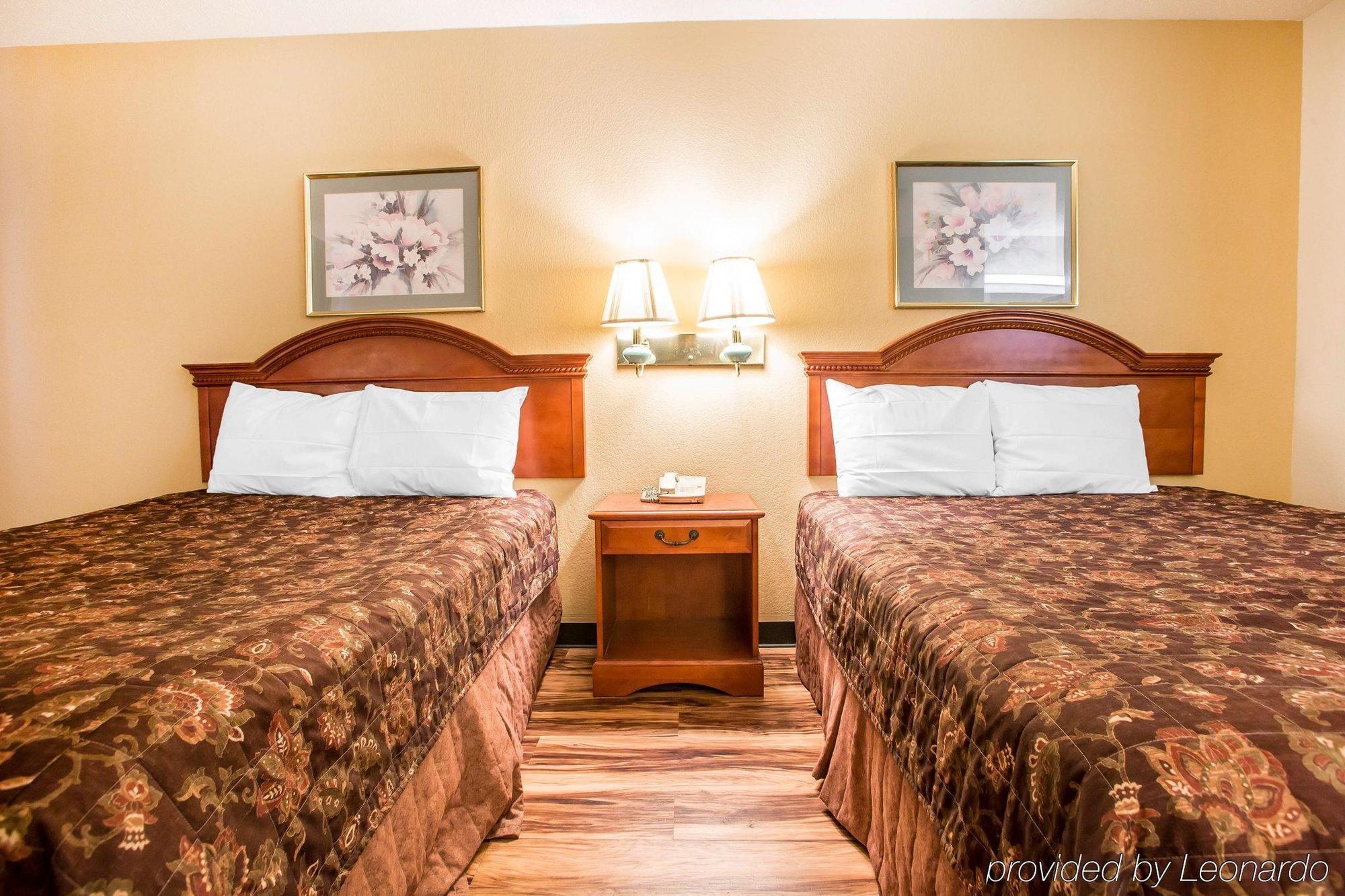 Red Lion Inn & Suites Caseyville Екстер'єр фото