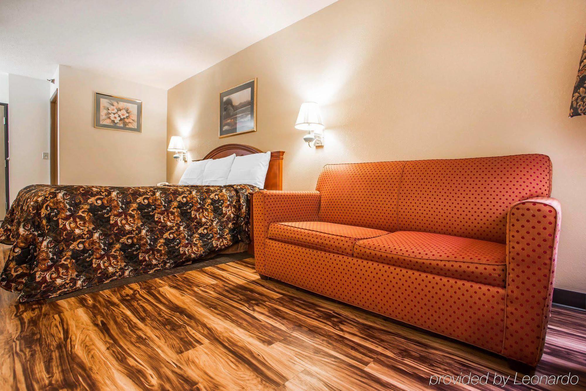 Red Lion Inn & Suites Caseyville Екстер'єр фото