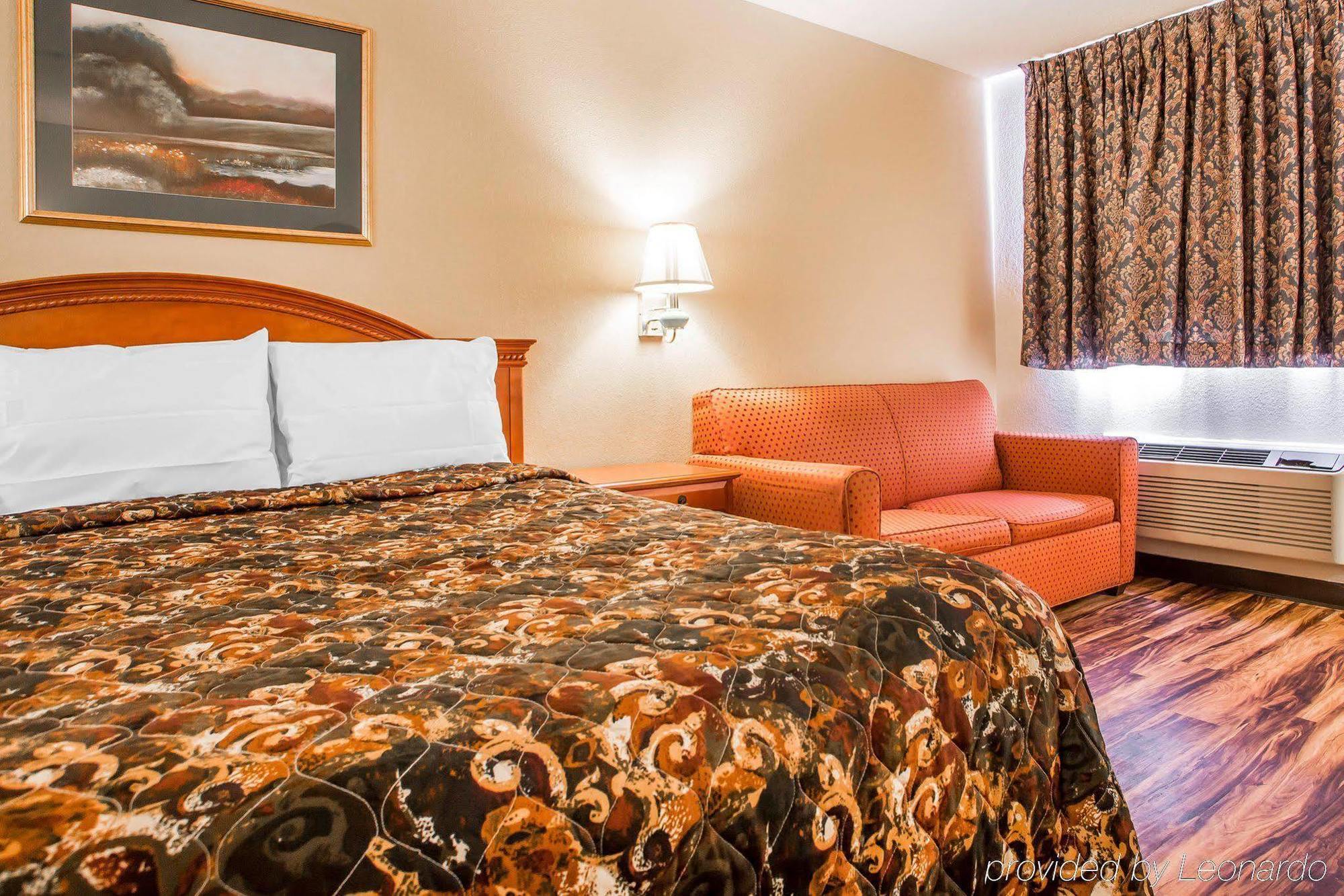 Red Lion Inn & Suites Caseyville Екстер'єр фото