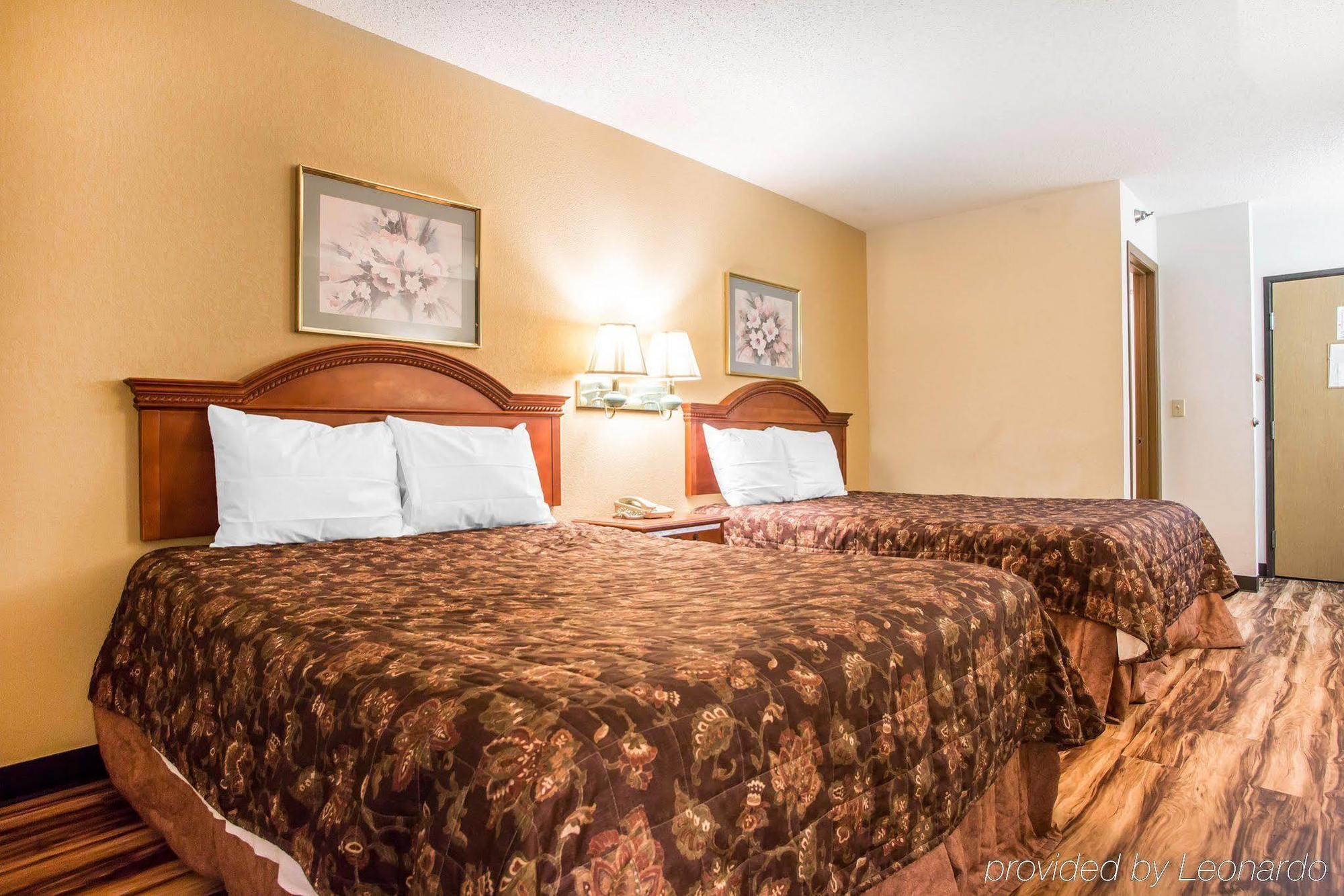 Red Lion Inn & Suites Caseyville Екстер'єр фото