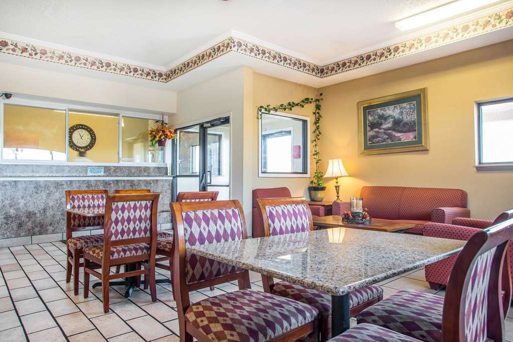 Red Lion Inn & Suites Caseyville Інтер'єр фото