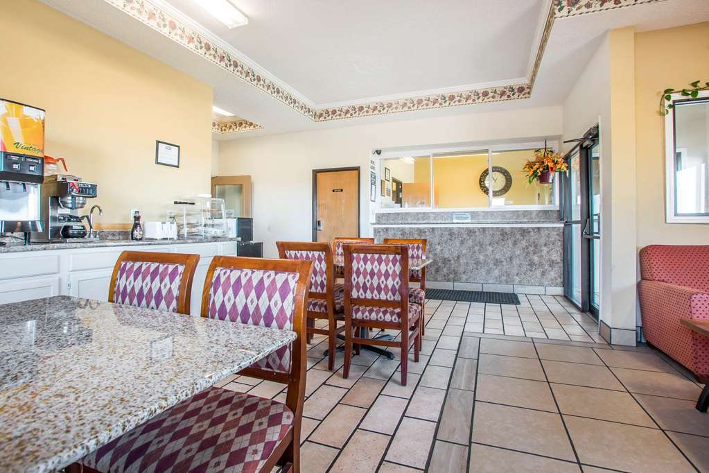 Red Lion Inn & Suites Caseyville Інтер'єр фото